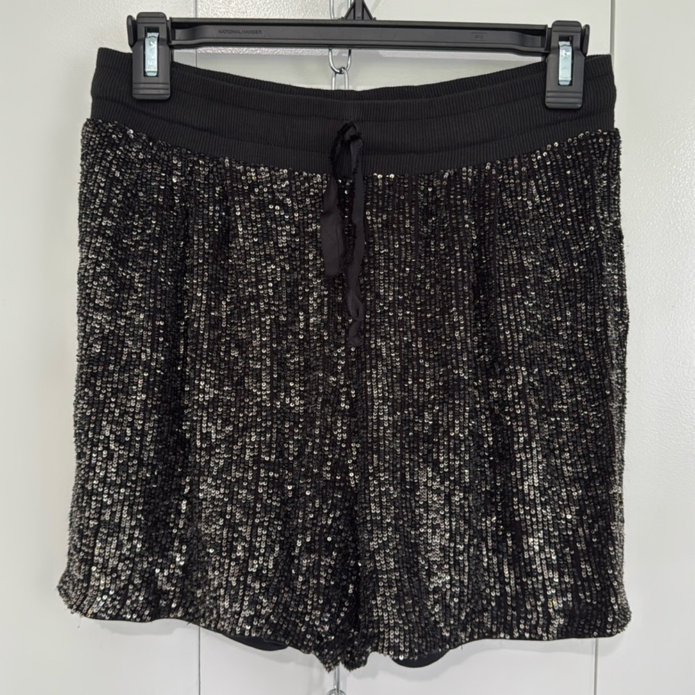 Embellished shorts
Size small